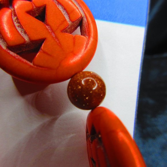Orange Howlite Jack O Lantern Pumpkins With Goldstone 7" Stretchy Bracelet - Picture 3 of 3